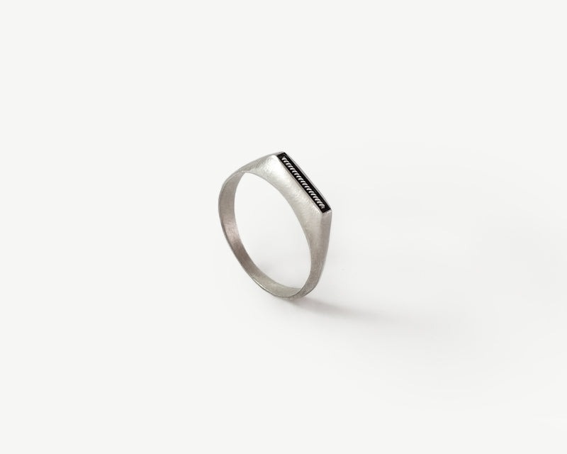 Sabr-Fatl Ring / Thin Interwoven Rectangular Filigree Ring
